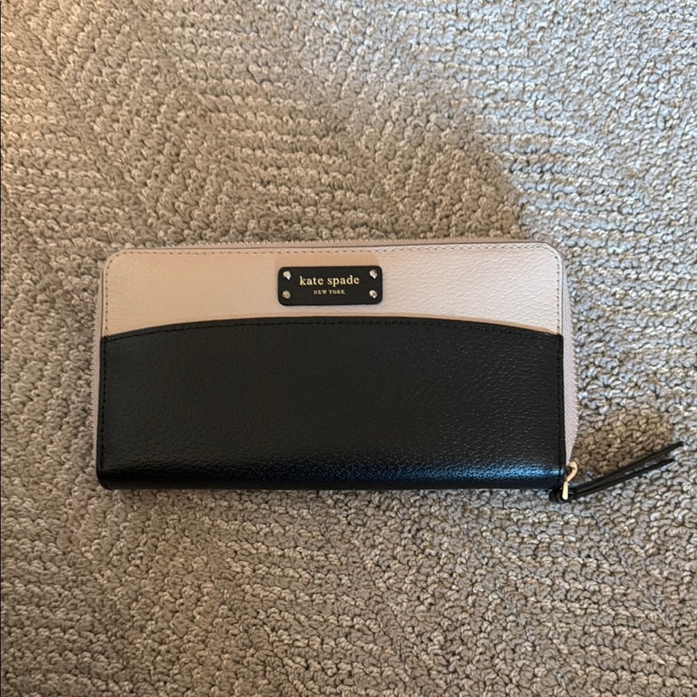 kate spade Two-Tone Black and Cream Zip Wallet
